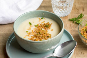 Velouté de chou-fleur au Thermomix, chapelure aux anchois