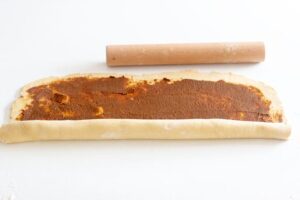 Enroulage de la pâte à kannelbullar au Thermomix