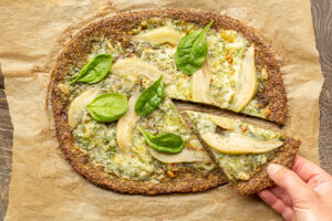 Pizza de brocolis au Thermomix au pesto d'épinard, poires et gorgonzola